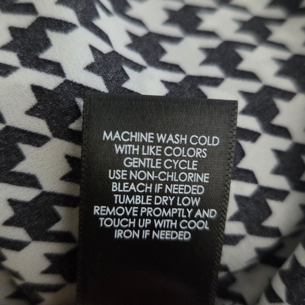 Torrid Womens Plus Size 3 Black White Houndstooth Button Down Blouse Long Sleeve - Picture 8 of 8